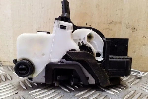 Hintere rechte Türschloss OPEL ASTRA J GTC 13579556 image 5