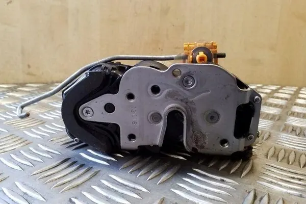 Hintere rechte Türschloss OPEL ASTRA J GTC 13579556 image 7