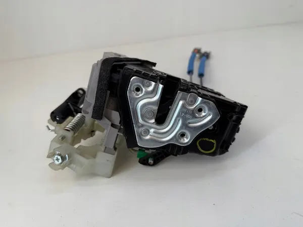 Dörrlås fram vänster Hyundai Kona I 2017-2022 OEM 81310-J9000 image 7