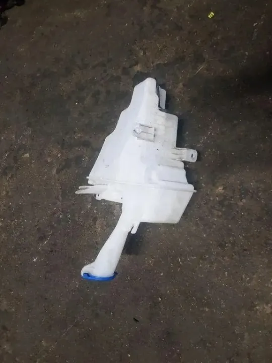 Hyundai OE 98610A6010 Gebruikte Ruitenwisservloeistoftank image 2