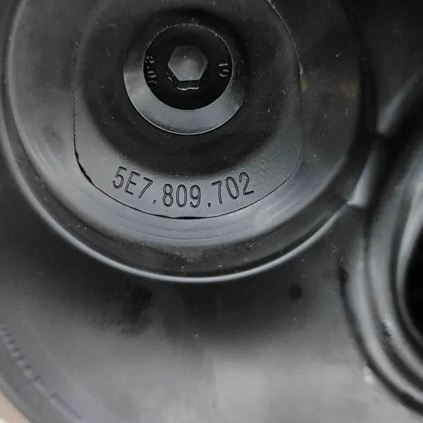 Tampa do tanque OEM 8V0862159B para Skoda Octavia IV image 5