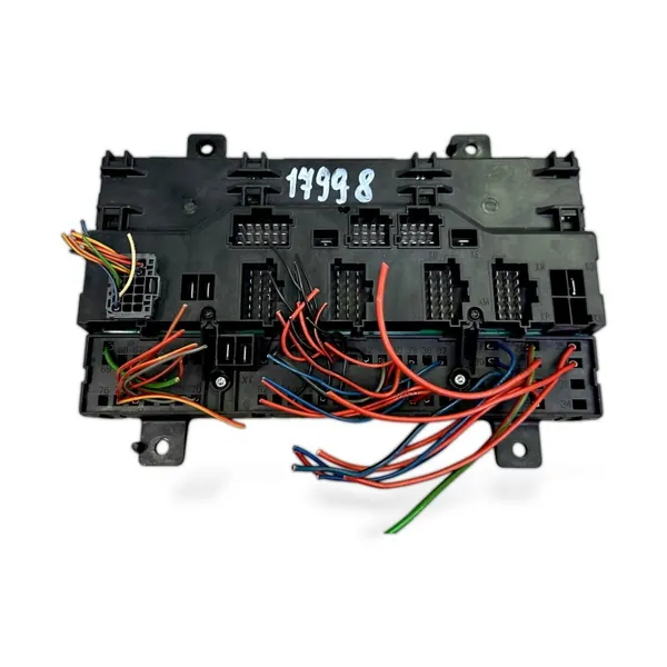 20568055 Volvo Zekeringkast - Gebruikte staat image 2