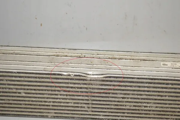 BMW F39 F40 F45 F46 F48 Radiador Intercooler OEM 7617598 image 4