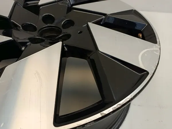 Aluminiumfälg Volvo XC40 8.0" x 20" 5x108 ET 52.5 image 7