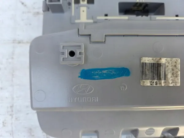 Luz de cabina Hyundai i40 OEM 92800-3sxxx - Usado image 3