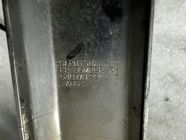 Mitsubishi Pajero 15- Oikea Kromilista image 4