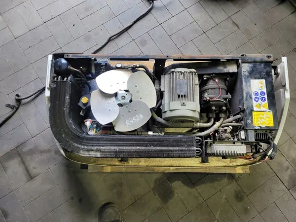 Carrier Xarios 300 Refrigeration Unit Used image 3