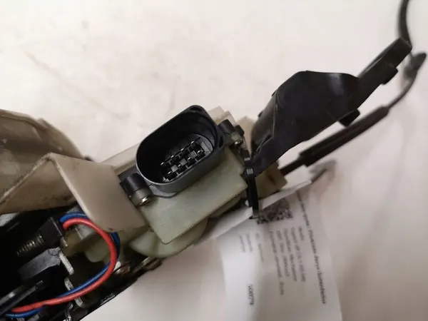 Linke Vordertürschloss SKODA SUPERB I 3B0837868 image 3