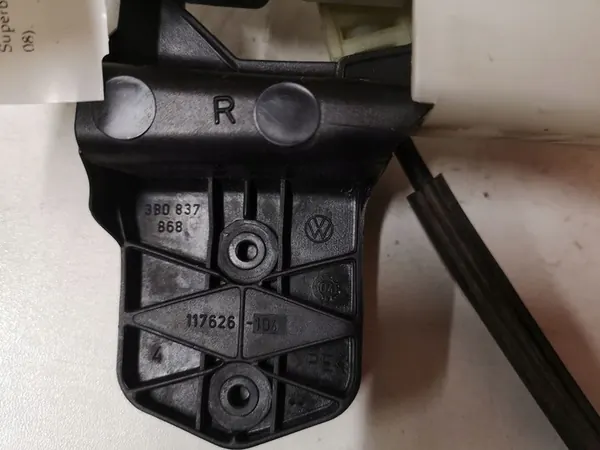 Linke Vordertürschloss SKODA SUPERB I 3B0837868 image 4