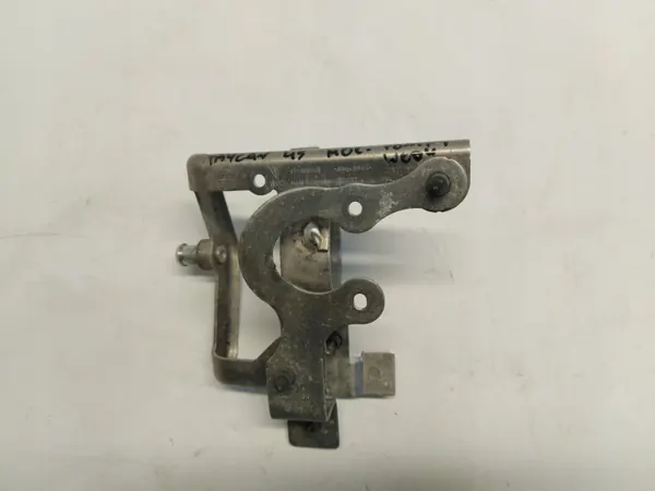 Porsche Taycan 4S Vesipumpun Kiinnike OEM 9j1965543 image 2