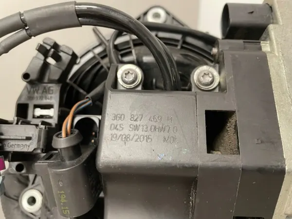 OEM 3G0827469H VW Passat B8 Backkamera image 4