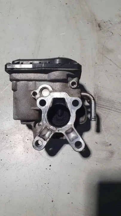 Válvula EGR usada OEM 11M240020 para Subaru 2.0L Diésel image 3