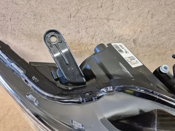 TOYOTA AURIS II LIFT REFLECTOR LED DERECHO EURO 81130-02K30 image 7