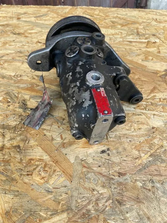 Direção assistida AUDI 100 (44, 44Q, C3) 2.1L gasolina image 3