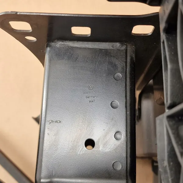 Soporte Frontal Radiador VW Arteon 2.0 TDI image 9