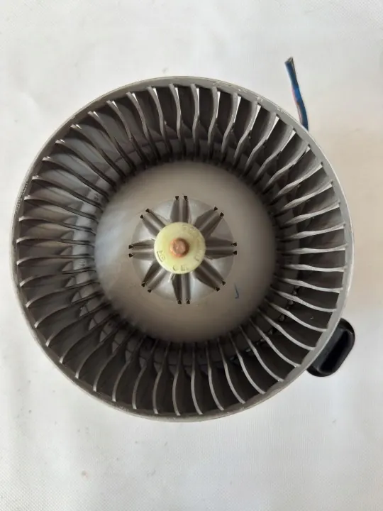 Toyota RAV4 3 (2005-2008) imuventtiili OEM 2727008043 image 3