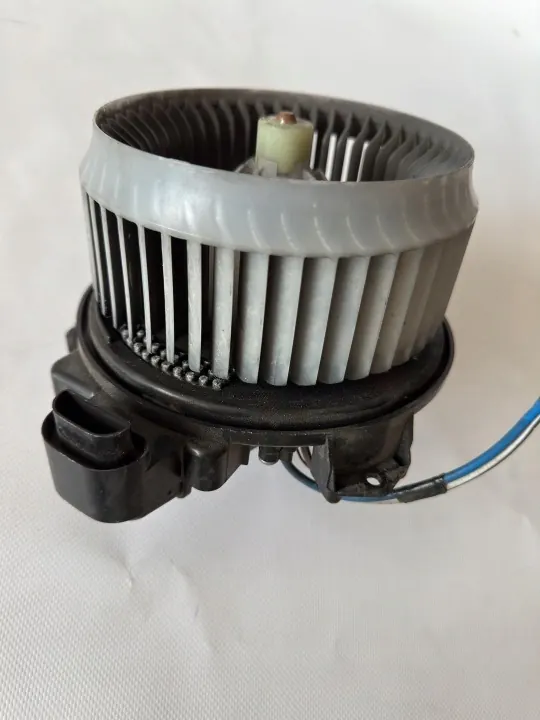 Toyota RAV4 3 (2005-2008) imuventtiili OEM 2727008043 image 5