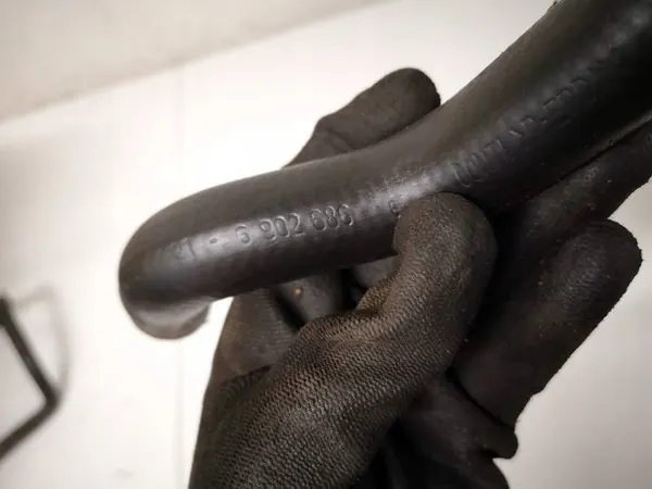 BMW 3-Series Vesiputki 2002 2.0L 64216902686 image 4