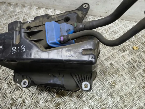 Tanque AdBlue Audi OEM 8W0131878AL - Usado image 4