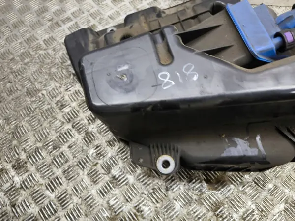 Tanque AdBlue Audi OEM 8W0131878AL - Usado image 6