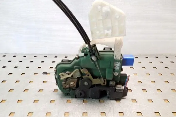 Hintere linke Türschloss SEAT IBIZA III 1.4L Diesel OEM Y3B4839015AG image 2