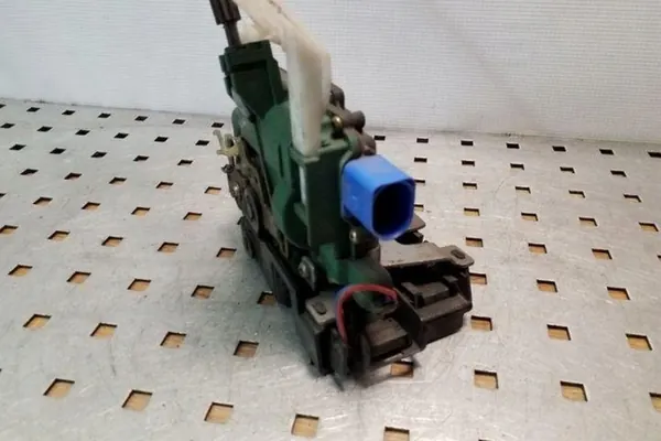 Hintere linke Türschloss SEAT IBIZA III 1.4L Diesel OEM Y3B4839015AG image 3