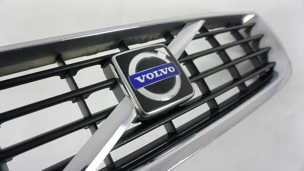 Front Grill Badge Volvo S40 II V50 FL 2007-2012 OEM image 3