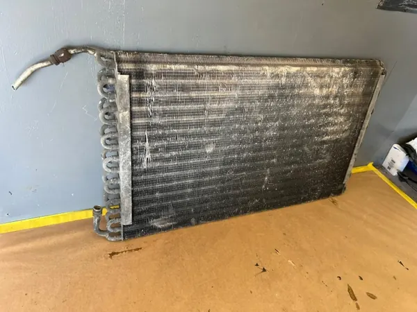 Condenseur AC OEM AG-7013193 pour Chevrolet Corvette C3 image 8