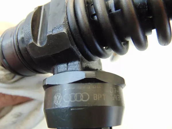 Bomba de Inyección Bosch OEM 038130073BQ Usada image 4