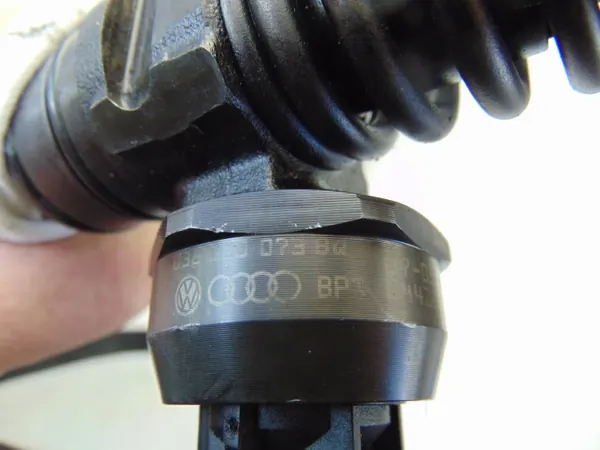 Bomba de Inyección Bosch OEM 038130073BQ Usada image 5