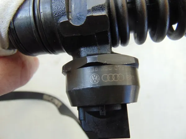 Bomba de Inyección Bosch OEM 038130073BQ Usada image 6