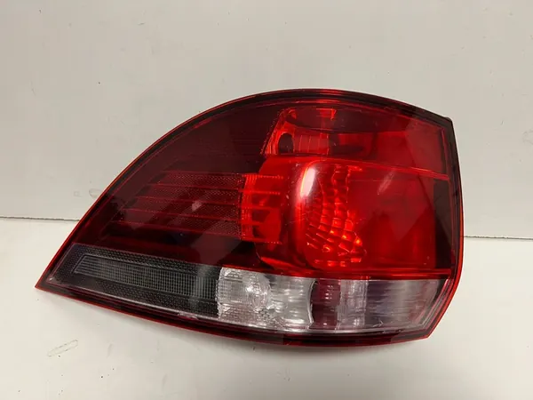 VW GOLF VI KOMBI VÄNSTER BAKLJUS 1K9945095H image 2