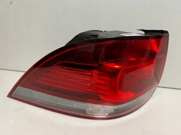 VW GOLF VI KOMBI VÄNSTER BAKLJUS 1K9945095H image 3