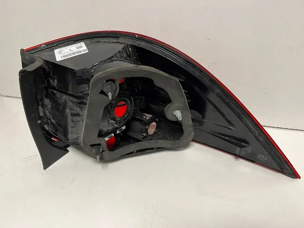 VW GOLF VI KOMBI VÄNSTER BAKLJUS 1K9945095H image 5