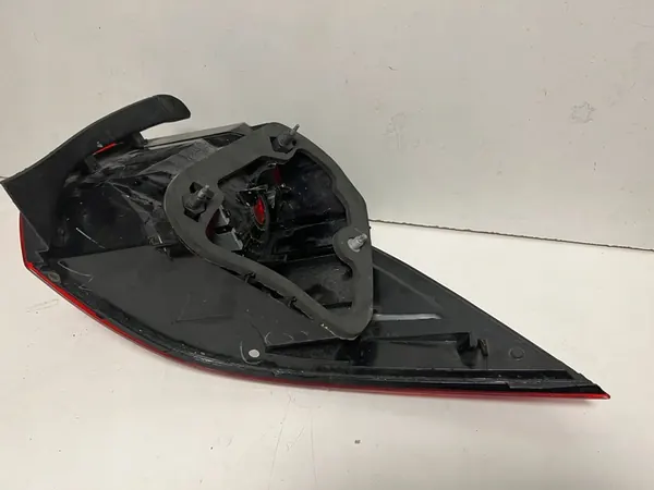 VW GOLF VI KOMBI VÄNSTER BAKLJUS 1K9945095H image 6