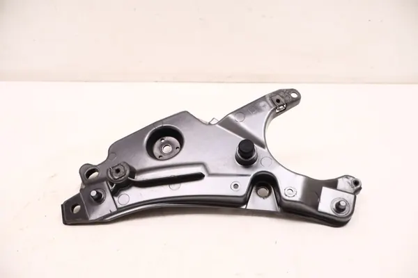 Volvo OE 31447897 Etuvasemman lokasuojan klipsi image 3