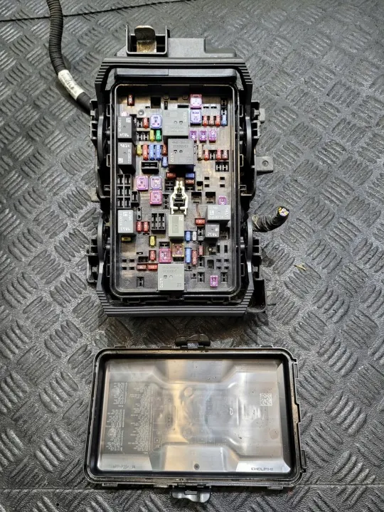 Sulakekaappi OEM 39116626 Opel Insignia B 1.6 D CDTI:lle image 3