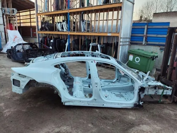 Porsche Taycan 2021 Aile Arrière Droite OEM 244239 image 4