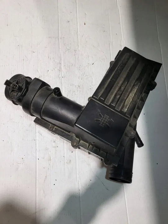 Ilmansuodattimen kotelo Volkswagen Jetta 2013 OE 3C0129601BC image 2