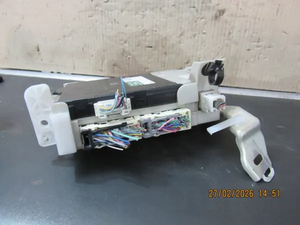 Module Confort OEM 89221-0D400 pour Yaris III Lift image 4