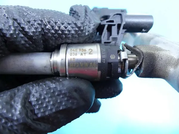 Iniettore Seat Ibiza V KJ 1.0 TSI image 8