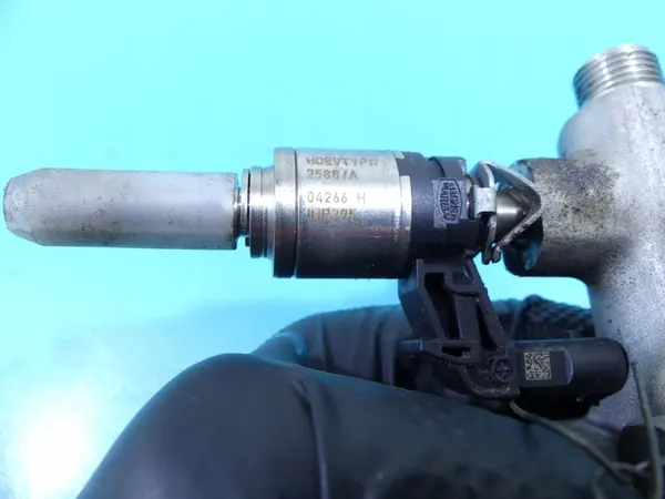 Iniettore Seat Ibiza V KJ 1.0 TSI image 9