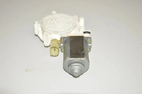 Vasemman etuikkunan moottori BMW 5 (E39) 8360511 image 3