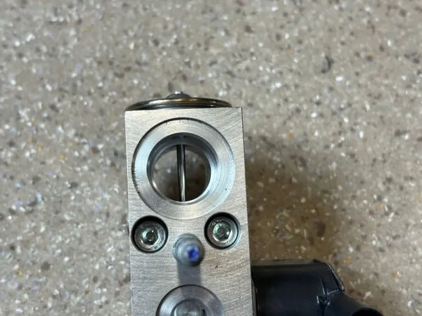 Soupape d'expansion climatisation BMW OEM 5A06B48 image 10