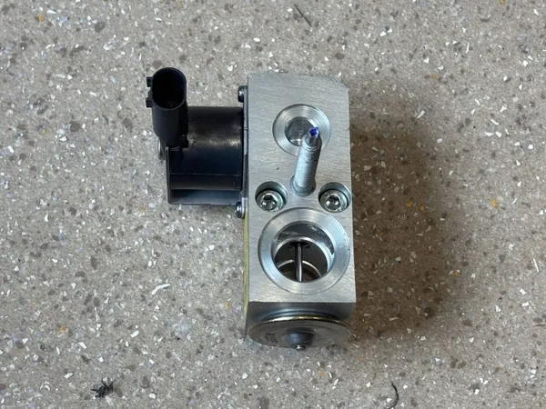 Soupape d'expansion climatisation BMW OEM 5A06B48 image 6