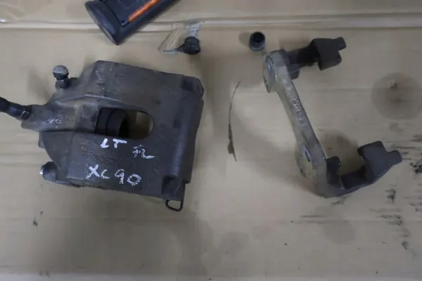 Linker achter remklauw OEM 30639523 voor Volvo XC90 image 2
