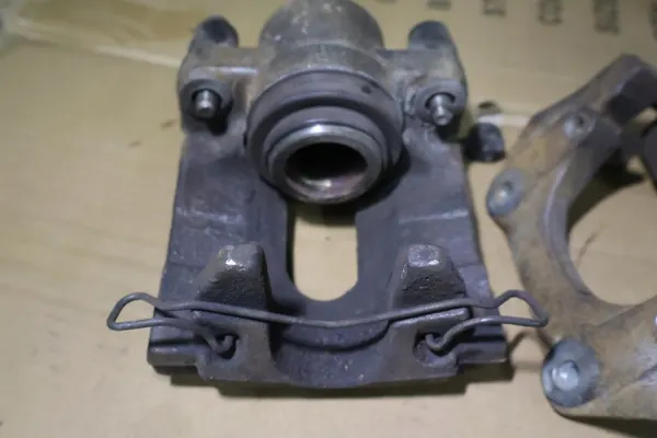 Linker achter remklauw OEM 30639523 voor Volvo XC90 image 3