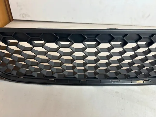 Volkswagen OE 5K0.853.677C front bumper grille image 4