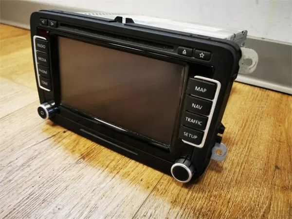VW Passat CC Radio Navi OEM 1T0035680C image 3