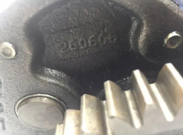 Bomba de óleo motor DAF OEM 1332564 - Peça usada image 4